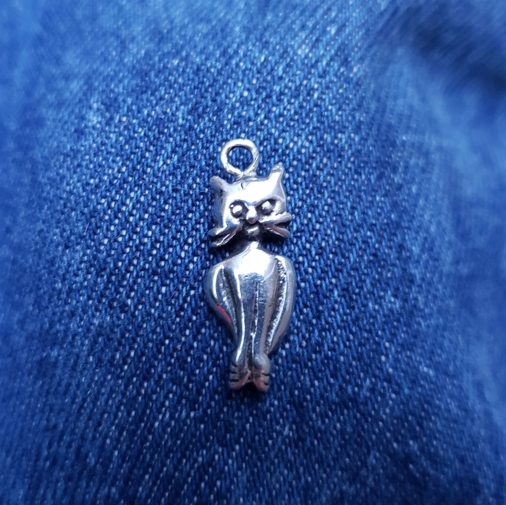 Adorable Vintage 925 Sterling Silver Cartoon Cat Pendant